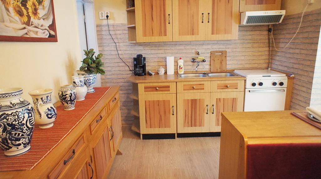 Villa Hajnal Apartman Gyula Zimmer foto