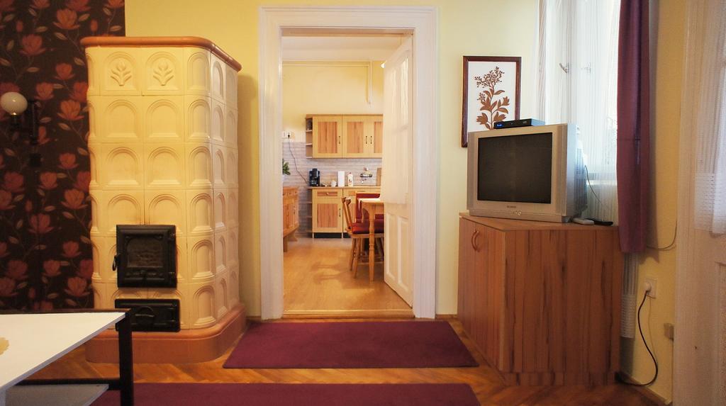 Villa Hajnal Apartman Gyula Zimmer foto
