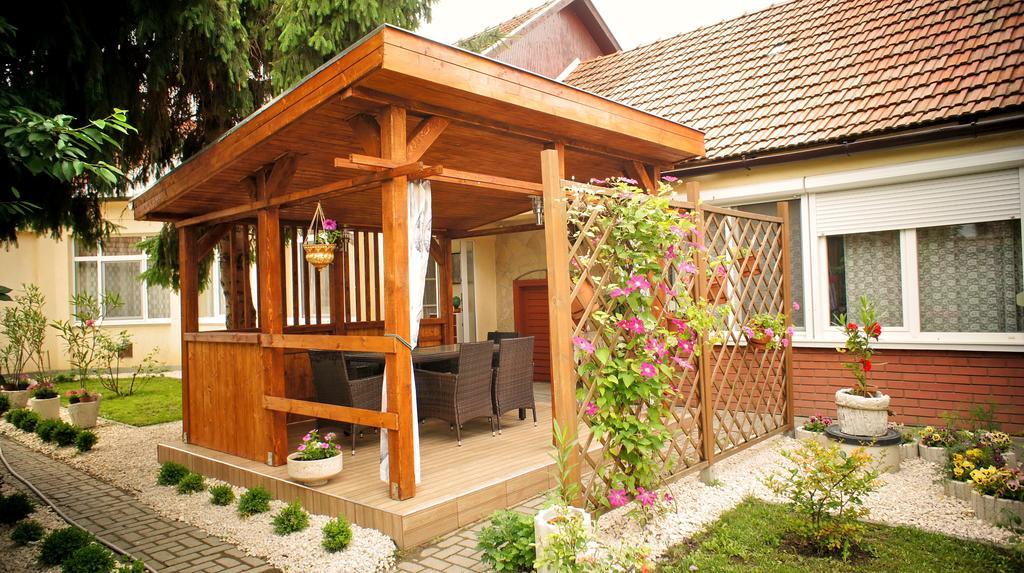 Villa Hajnal Apartman Gyula Exterior foto